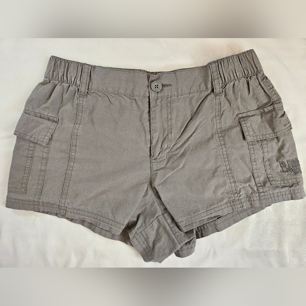 Empyre Evie Y2K Juniors Gray Cotton Short Cargo Button Up Shorts Size Small